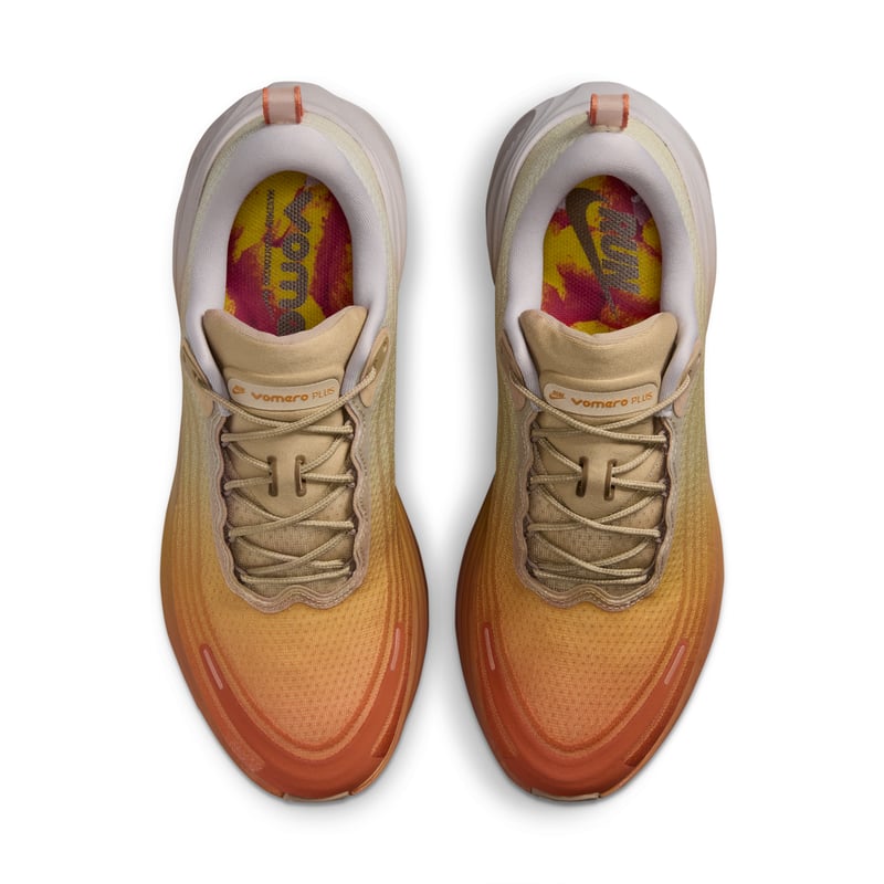 Buty do biegania Nike Vomero Plus "Cheat Day" | Mezczyzni | Bieganie | 04 | SPORTSHOWROOM