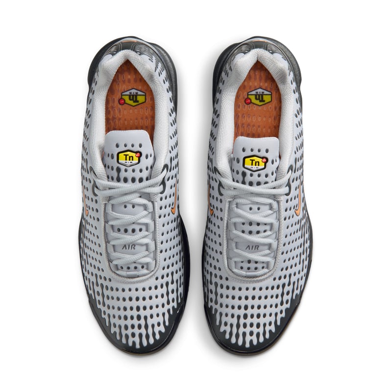 Tenisky Nike Air Max Plus 7 "Light Smoke Grey & Hot Curry" | Muži | Sportstyle | 04 | SPORTSHOWROOM