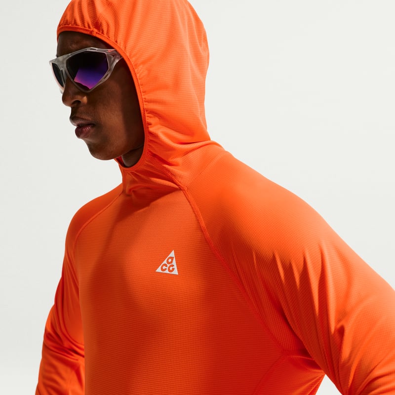 Top Nike ACG "Solar Chase" Dri-FIT UV Protection Hooded "Safety Orange" | Homem | Exterior | 03 | SPORTSHOWROOM