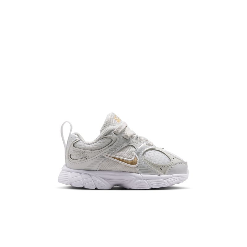 Nike V5 RNR HQ6413-104 03