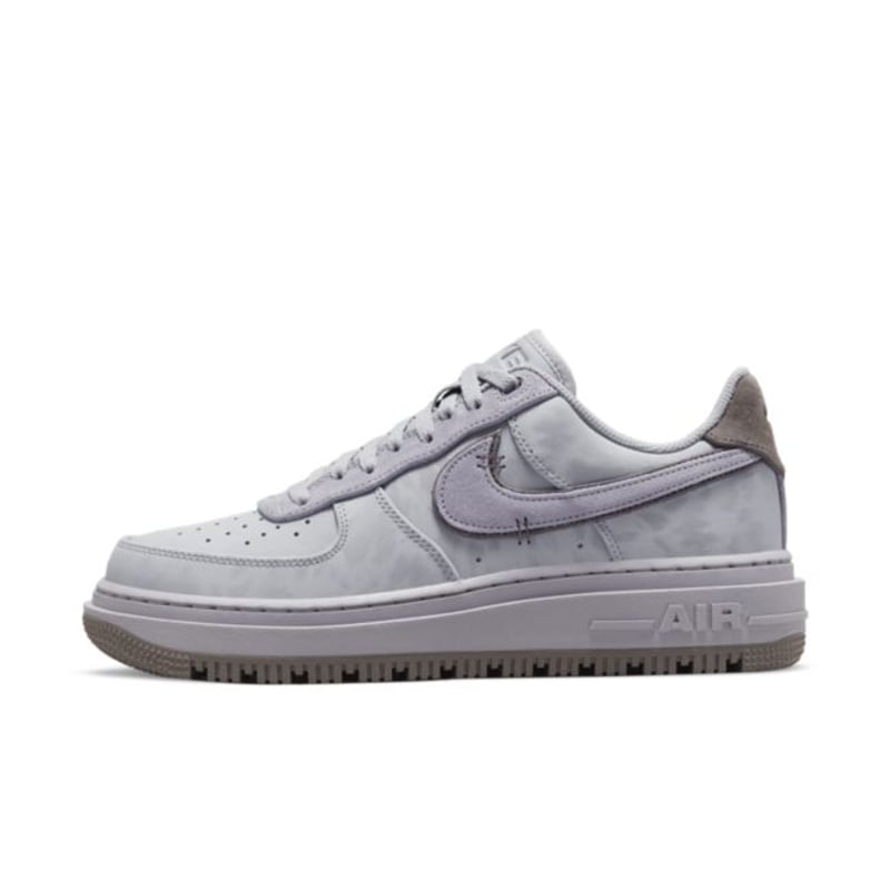 Nike Air Force 1 Luxe DD9605-500 01