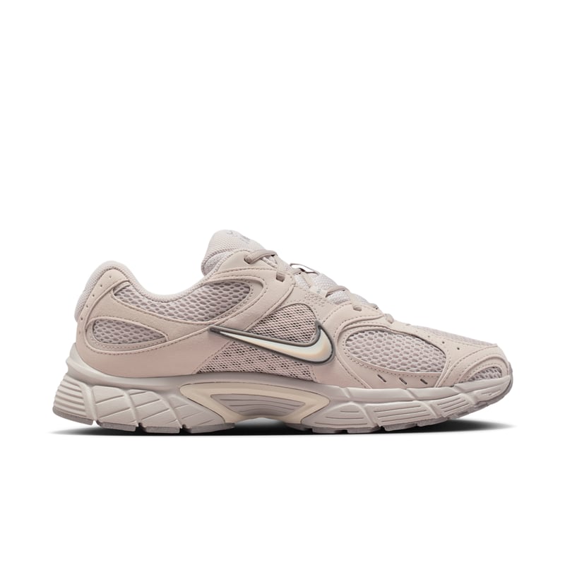 Nike V5 RNR sneakers "Moon Particle & Light Orewood Brown" | Heren | Sportstyle | 03 | SPORTSHOWROOM