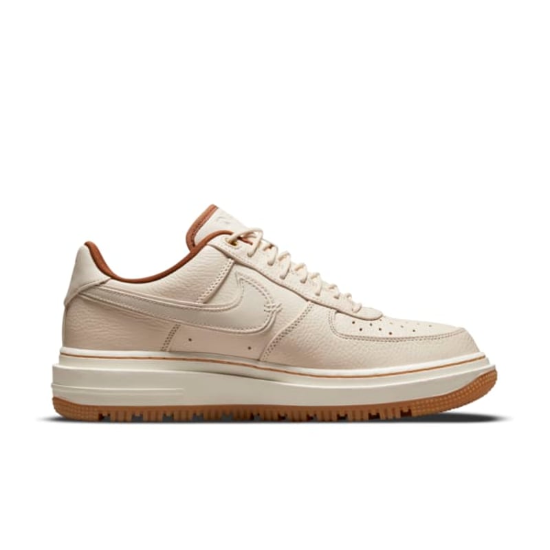 Nike Air Force 1 Luxe DB4109-200 03
