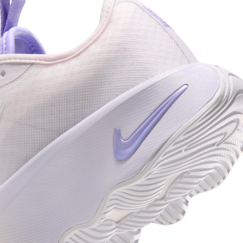 Nike Motiva 2 sko "Summit White & Purple Pulse" | Dame | Gåtur | 08 | SPORTSHOWROOM