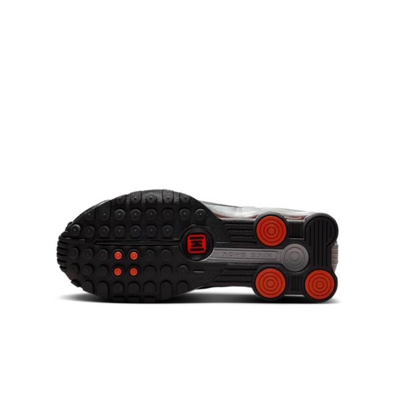 Nike Shox R4 CW2626-005 02