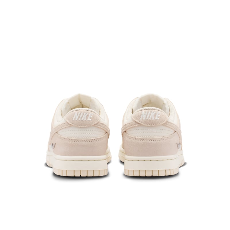 Nike Dunk Low Suede sneakers "Pearl White & Pale Ivory" | Dame | Sportstyle | 06 | SPORTSHOWROOM