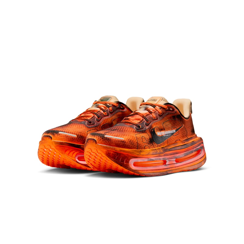 Buty do biegania Nike Vomero Premium x Melitta Baumeister "Total Orange & Orange Chalk" | Kobiety | Bieganie | 06 | SPORTSHOWROOM