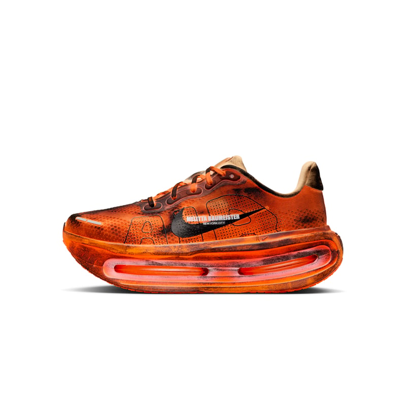 Buty do biegania Nike Vomero Premium x Melitta Baumeister "Total Orange & Orange Chalk" | Kobiety | Bieganie | 01 | SPORTSHOWROOM