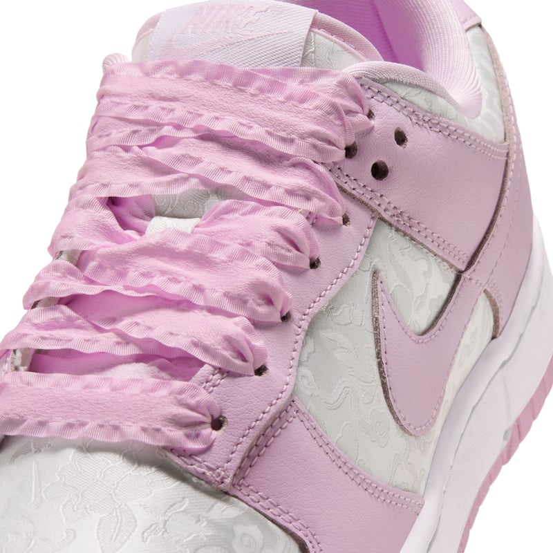 Zapatillas Nike Dunk Low SE "White & Pink Foam" | Mujer | Estilo deportivo | 07 | SPORTSHOWROOM