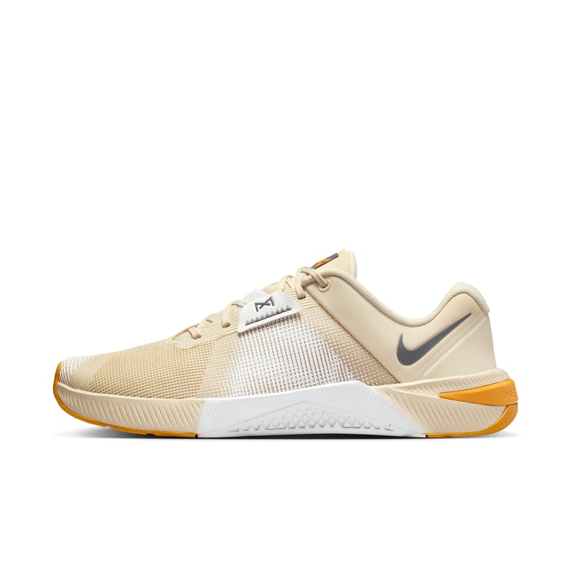 Buty treningowe Nike Metcon 10 "Light Khaki & Gold Leaf" | Mezczyzni | Trening | 01 | SPORTSHOWROOM
