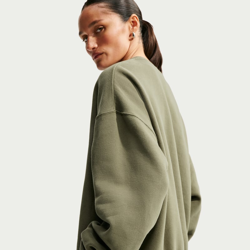 Nike Studio Fleece Medium Weight Oversized Crew Genser "Medium Olive" | Dame | | 01 | SPORTSHOWROOM