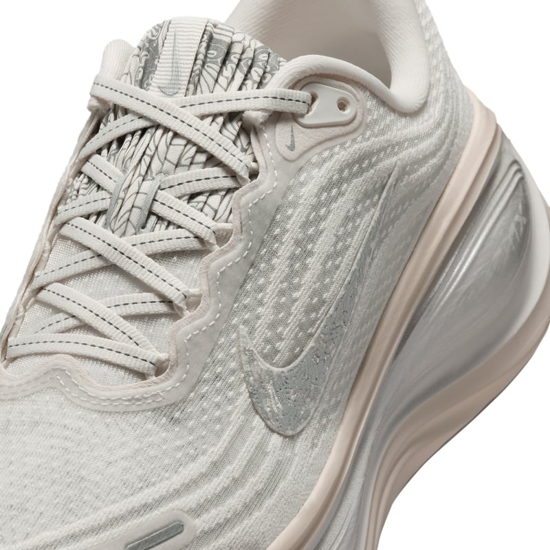 Nike Vomero Plus SE IM8331-001 07