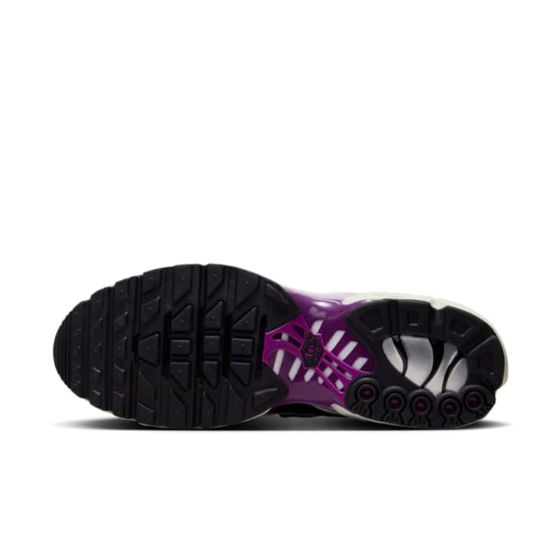 Nike Air Max Plus FN6949-100 02
