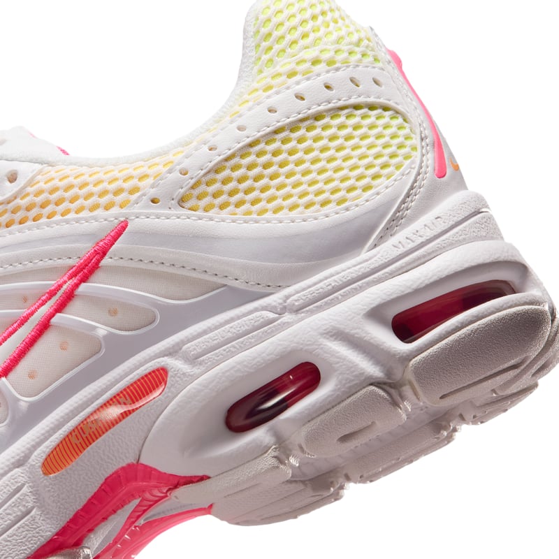 Nike Air Max Moto 2K sneakers "Summit White & Orange Pulse" | Kvinnor | Sportstyle | 08 | SPORTSHOWROOM