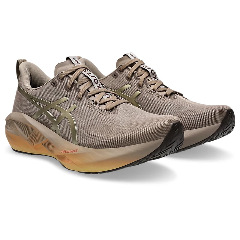 ASICS Novablast 5 Luxe 1011C031-020 02