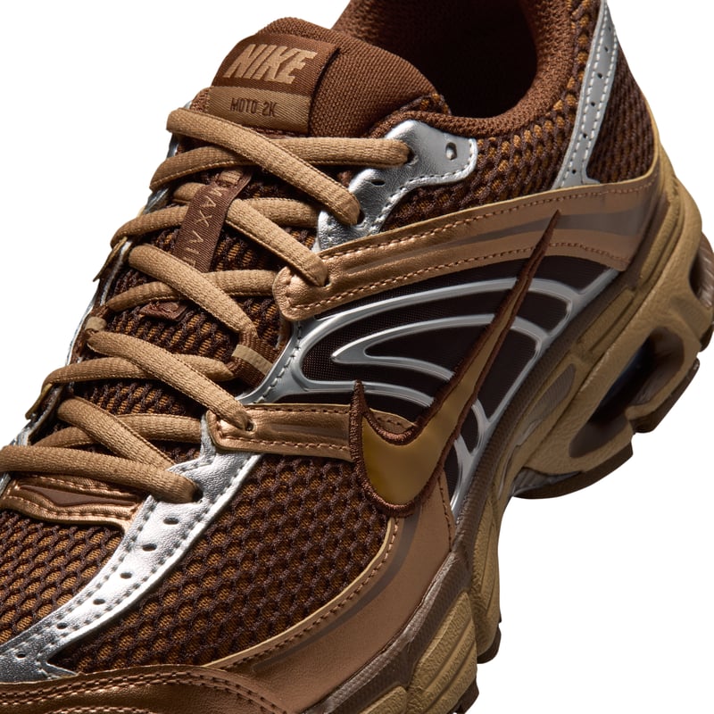 Nike Air Max Moto 2K Sneaker "Light British Tan & Cacao Wow" | Damen | Sportstyle | 07 | SPORTSHOWROOM