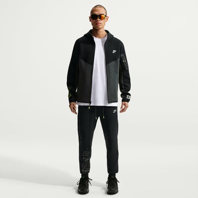 Nike Tech Fleece IQ1012-010 01