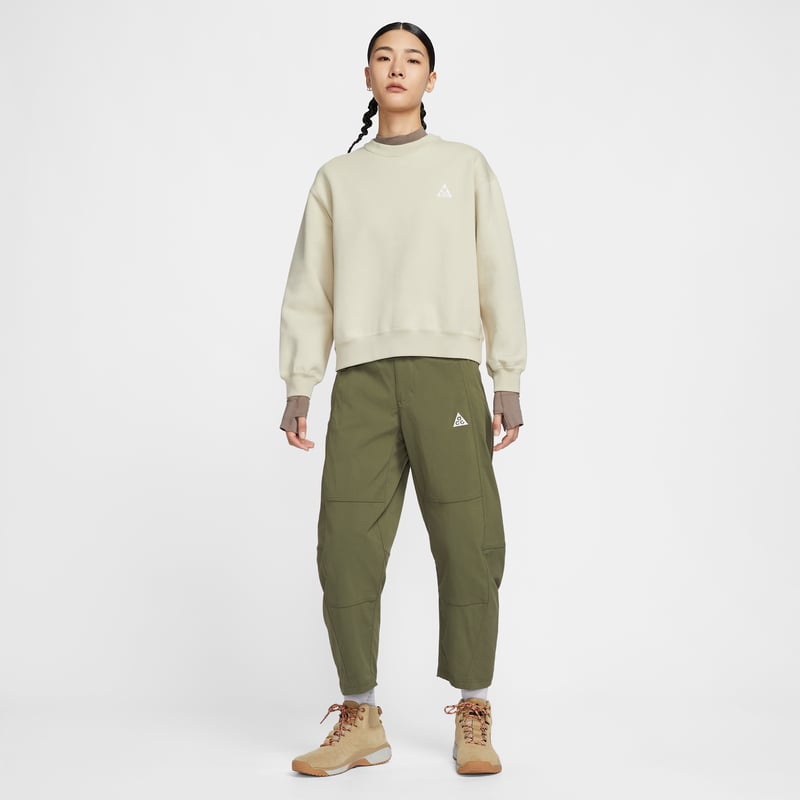 Nike ACG "Tuff Fleece" Therma-FIT Crew-Neck Sweatshirt "Light Khaki" | Kvinnor | | 06 | SPORTSHOWROOM