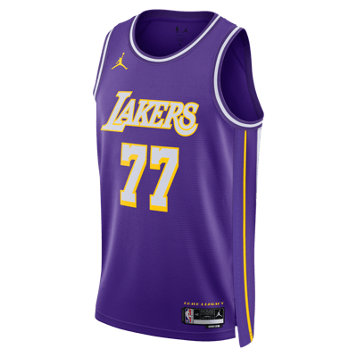 Nike Los Angeles Lakers 2025/26 Statement Edition Dri-FIT NBA Swingman Luka Dončić HM4877-506 01