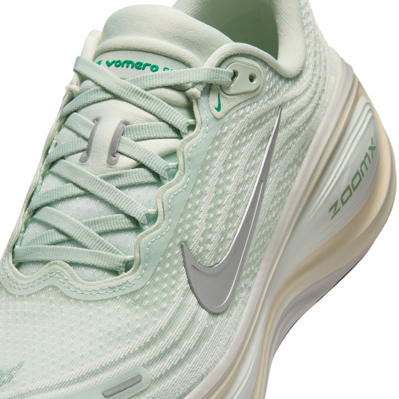 Nike Vomero Plus HV8154-004 07