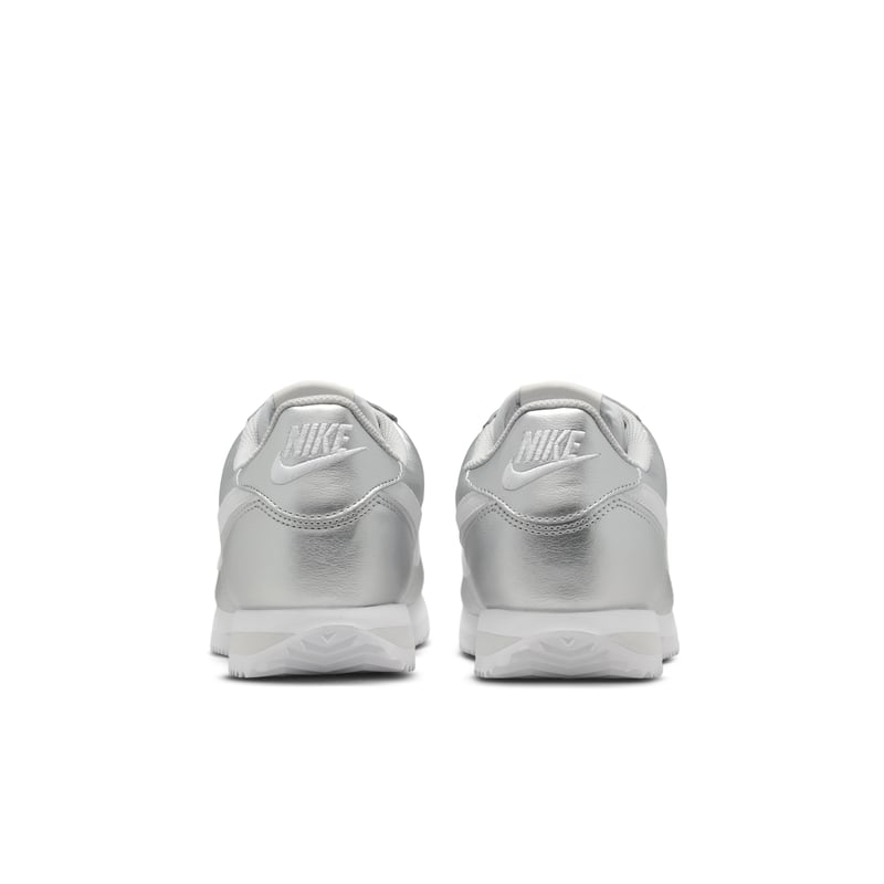 Sneakersy Nike Cortez "Metallic Silver & Grey Fog" | Kobiety | Sportstyle | 06 | SPORTSHOWROOM