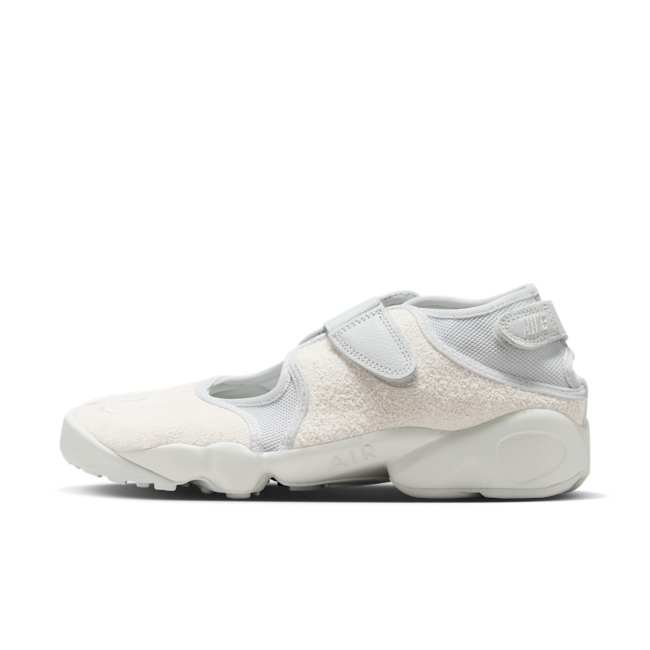 Обувки Nike Air Rift Suede "Photon Dust" | Жени | Sportstyle | 01 | SPORTSHOWROOM