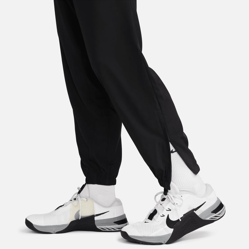 Nike Form Dri-FIT Tapered FB7497-010 04