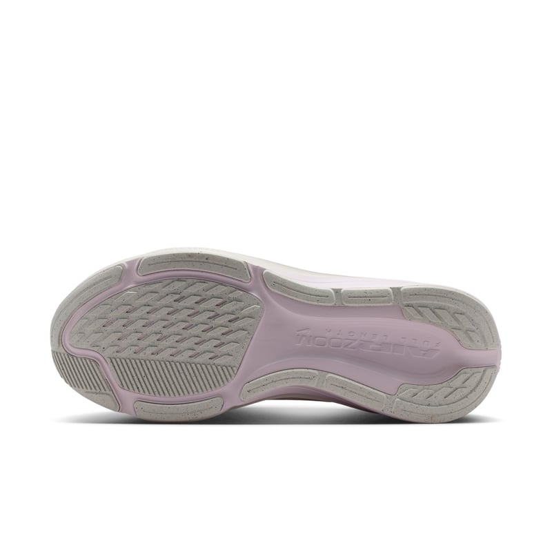 Nike Pegasus 42 runners "Chalk & Metallic Gold" | Women | Running | 02 | SPORTSHOWROOM