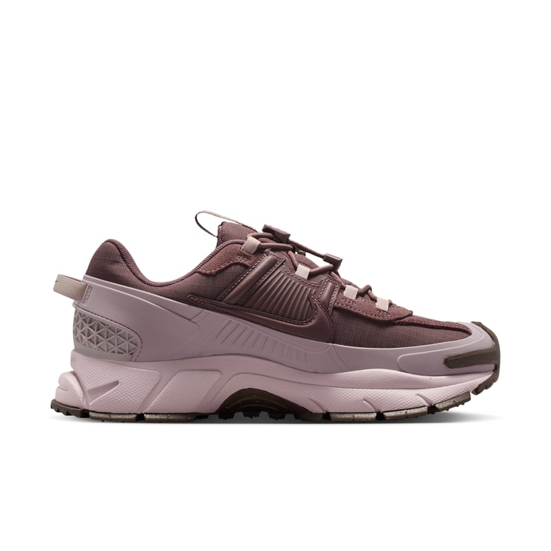 Sneakers Nike Zoom Vomero Roam "Tattoo & Particle Rose" | Donna | Sportstyle | 02 | SPORTSHOWROOM