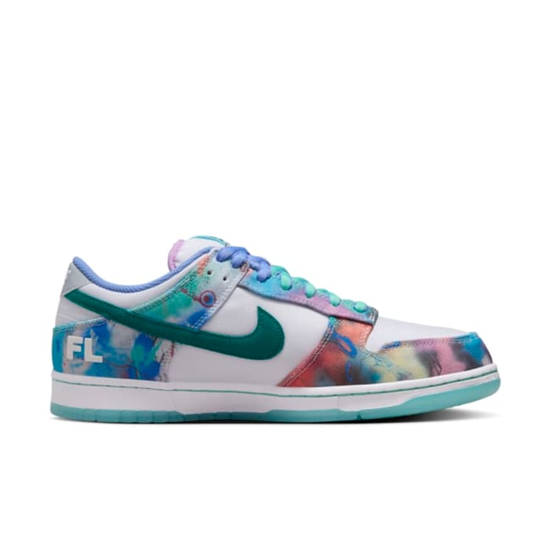 Nike SB Dunk Low x Futura Laboratories HF6061-400 03