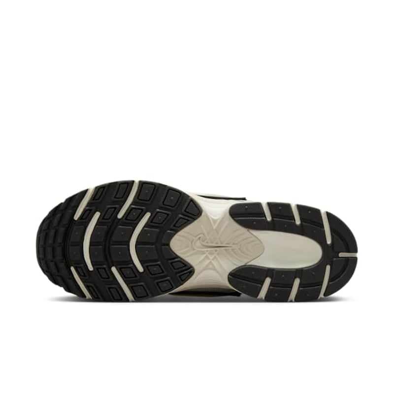 Nike V5 RNR HQ7901-104 02