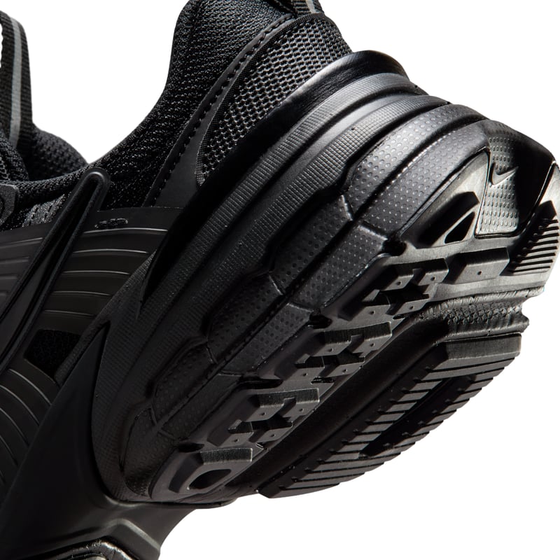 Nike V2K Run IH0388-001 08