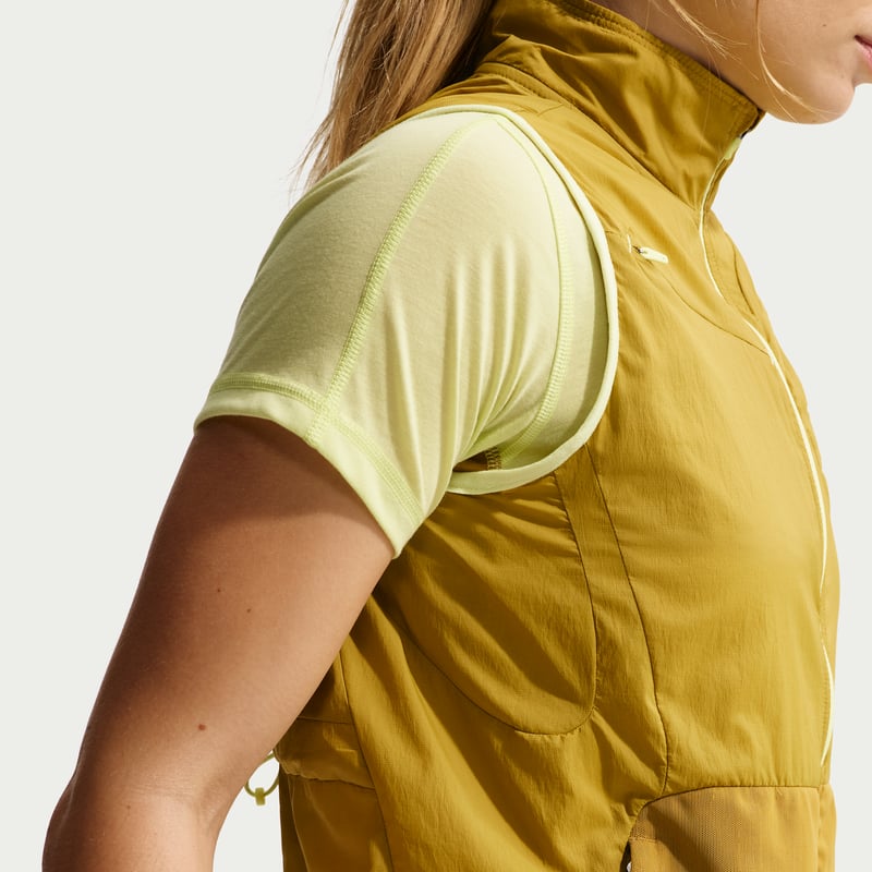 Top Nike ACG "Peat Moss & Light Liquid Lime" | Mujer | Aire Libre | 03 | SPORTSHOWROOM