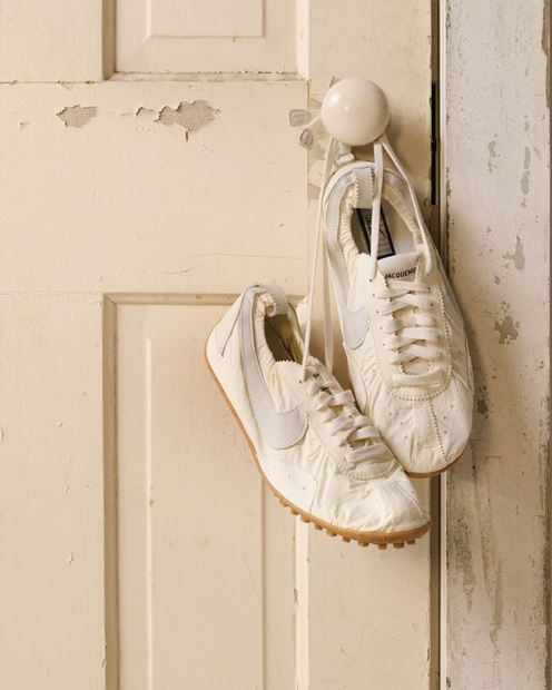Sneakersy Nike Moon Shoe x Jacquemus "Soft Pearl" | Kobiety | Sportstyle | 08 | SPORTSHOWROOM