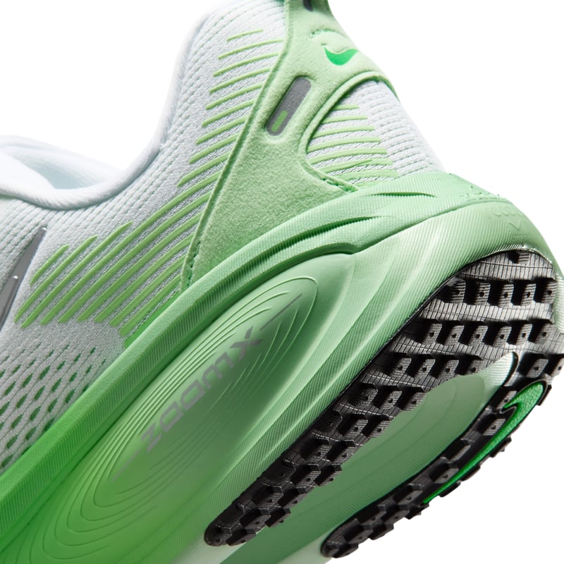 Nike Vomero 18 runners "White & Illusion Green" | Women | Running | 07 | SPORTSHOWROOM