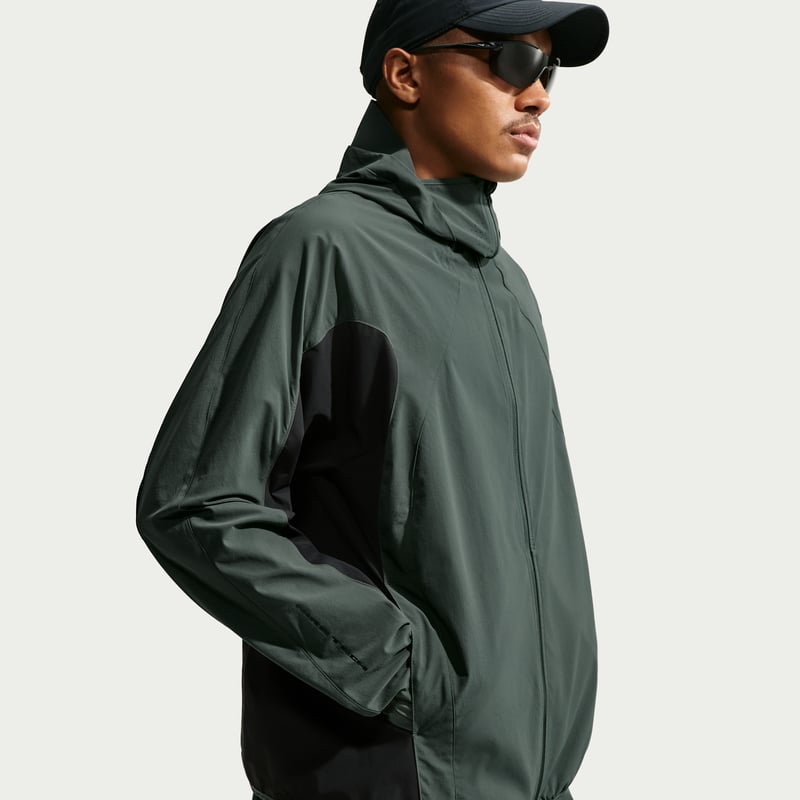 Kurtka Nike Tech Helios Dri-FIT Shell "Camo Green & Black" | Mezczyzni | | 02 | SPORTSHOWROOM