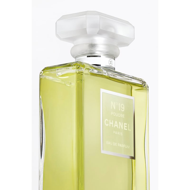 Dior N°19 POUDRÉ N19POUDREAUDEPARFUM 02