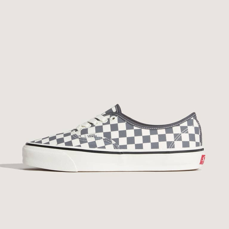 Vans Premium Authentic VN000EBNQIY 01