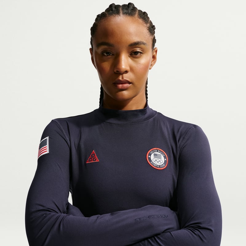 Nike ACG x United States Olympic Team Dri-FIT ADV UV Topp "Obsidian & Chile Red" | Dame | | 03 | SPORTSHOWROOM