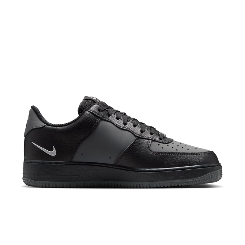 Sneakersy Nike Air Force 1 '07 LV8 "Black & Light Smoke Grey" | Mezczyzni | Sportstyle | 03 | SPORTSHOWROOM