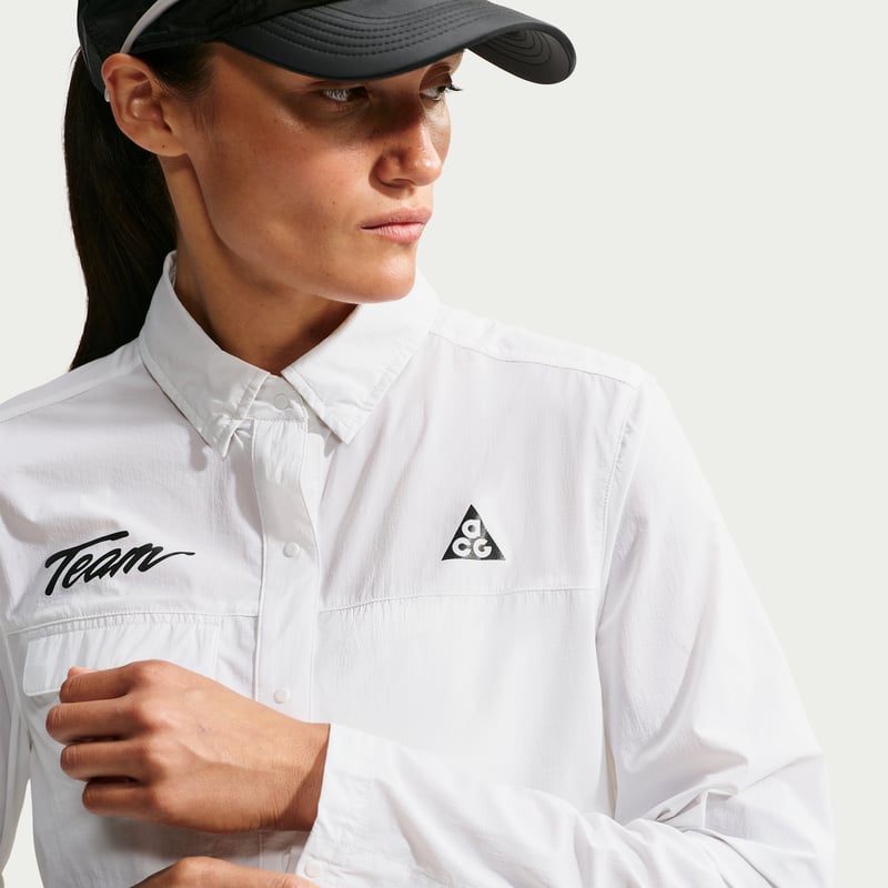 Nike ACG "Aireez" Button-Up Graphic Topp "Summit White" | Kvinnor | Utomhus | 03 | SPORTSHOWROOM