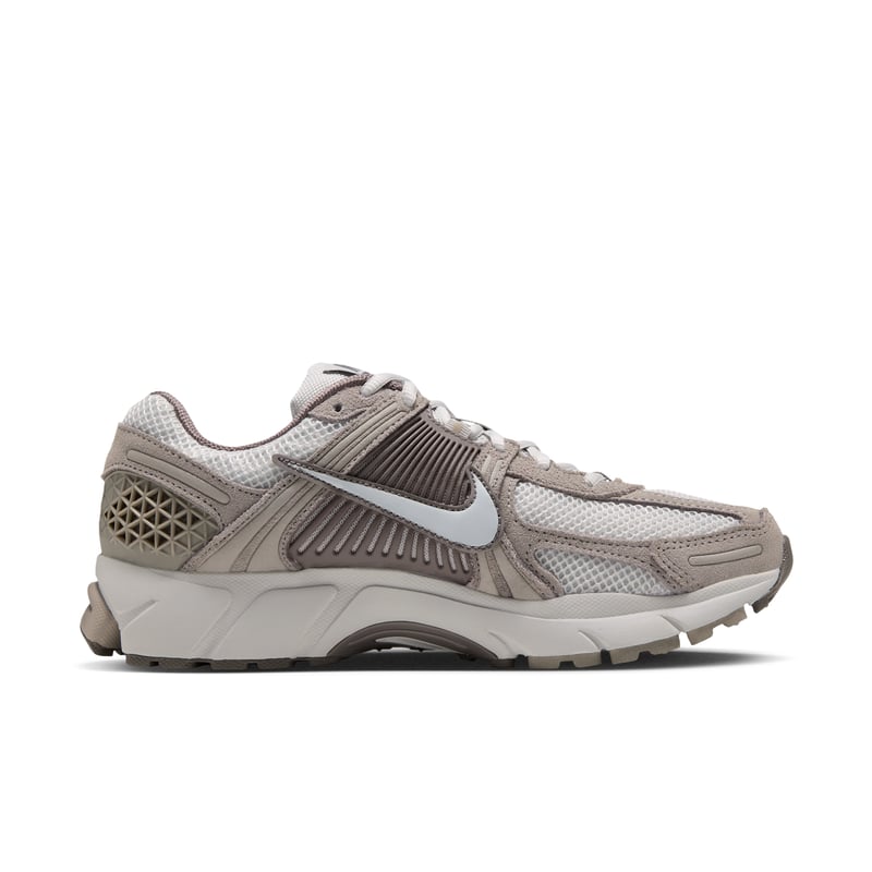 Sneakersy Nike Zoom Vomero 5 "Vast Grey & Enigma Stone" | Kobiety | Sportstyle | 03 | SPORTSHOWROOM