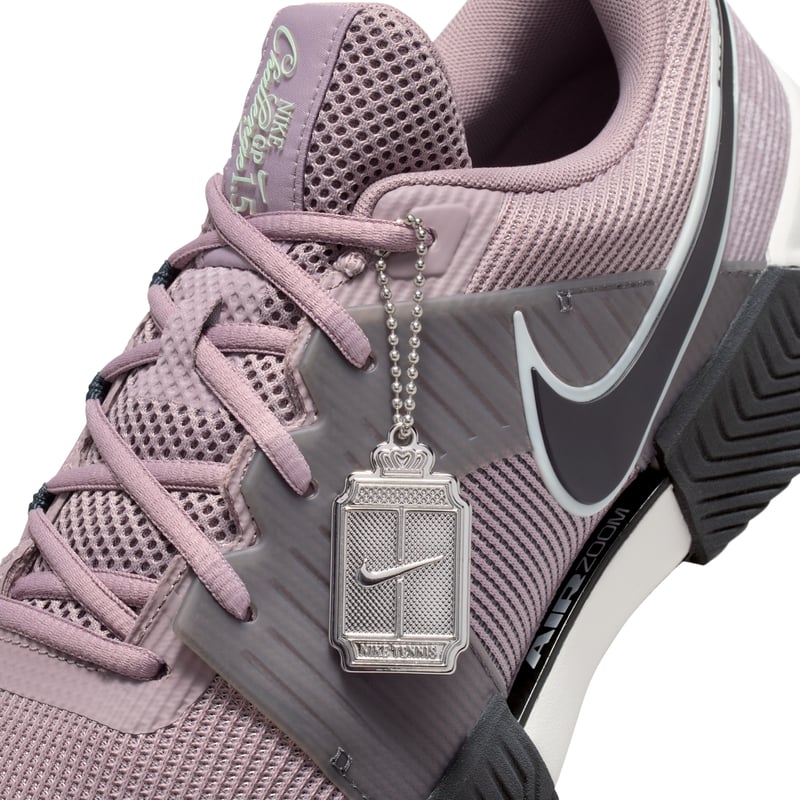Nike GP Challenge 1.5 Premium tennisskor "Light Violet Ore & Anthracite" | Män | Tennis | 09 | SPORTSHOWROOM