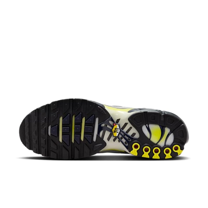 Nike Air Max Plus FZ4622-001 02