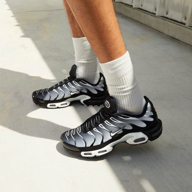 Nike Air Max Plus DM0032-003 02