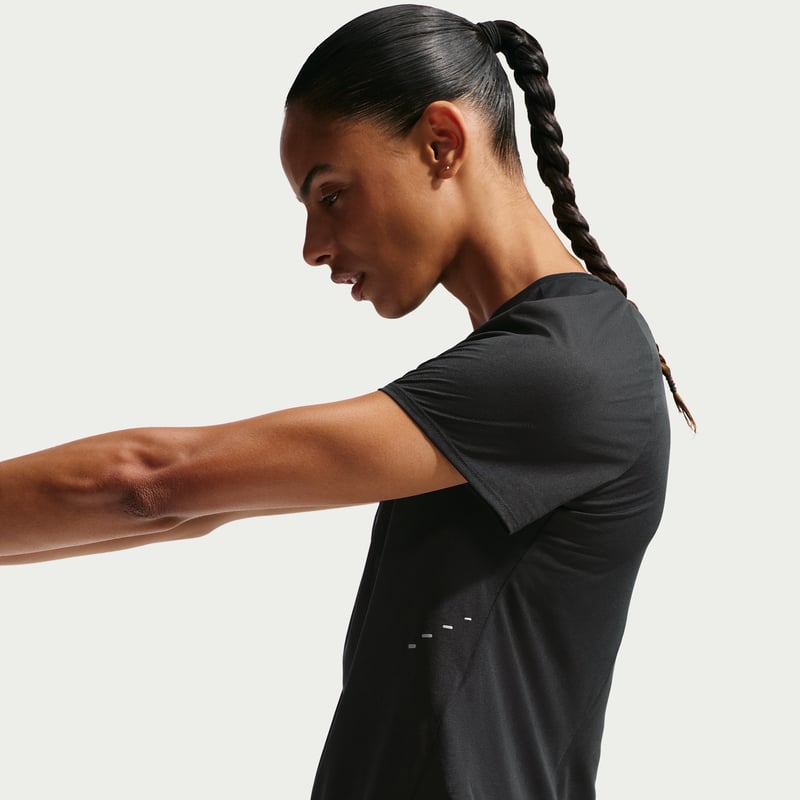 Nike Swift Breathe Dri-FIT IF1680-010 02
