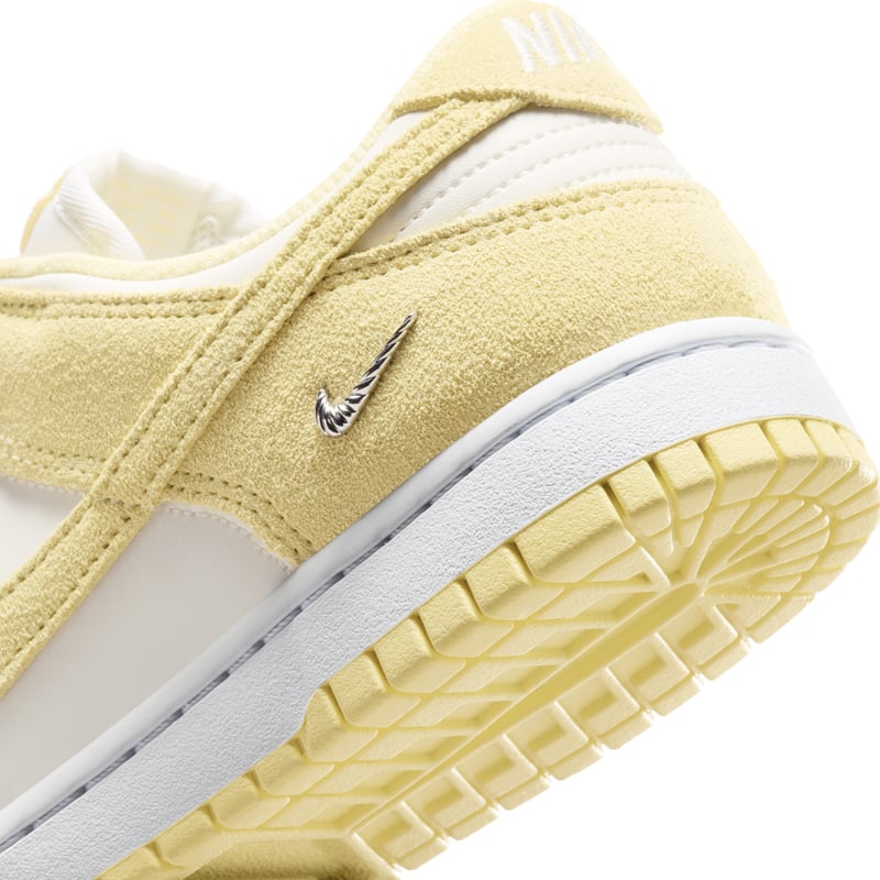 Nike Dunk Low Suede sneakers "Sail & Soft Yellow" | Dame | Sportstyle | 08 | SPORTSHOWROOM