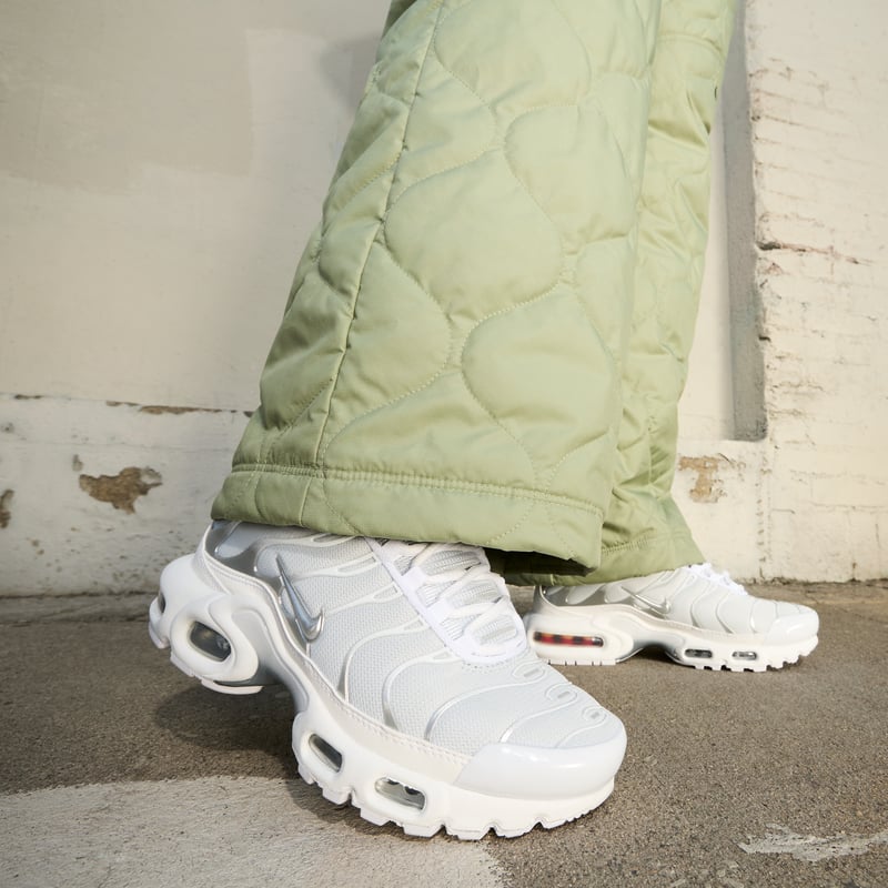 Nike Air Max Plus FV0952-100 02