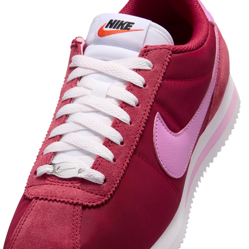 Sneakersy Nike Cortez Textile "Tough Red & Light Magenta" | Kobiety | Sportstyle | 07 | SPORTSHOWROOM