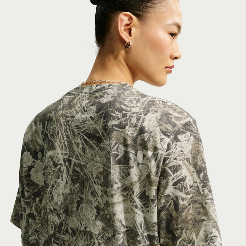 Nike ACG 'Chamo Camo' Dri-FIT Troja "Sail" | Kvinnor | Utomhus | 02 | SPORTSHOWROOM